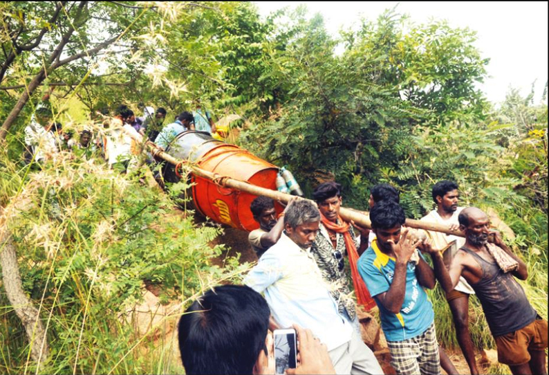 திருவண்ணாமலையில் மகா தீபம் ஏற்றப்பட்ட கொப்பரை மலை உச்சியிலிருந்து இறக்கப்பட்டது