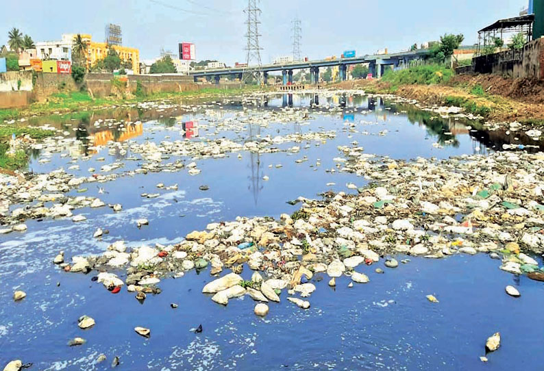 கூவம் ஆற்றில் மிதக்கும் இறைச்சி கழிவுகளால் தொற்றுநோய் பரவும் அபாயம் - நடவடிக்கை எடுக்க பொதுமக்கள் கோரிக்கை