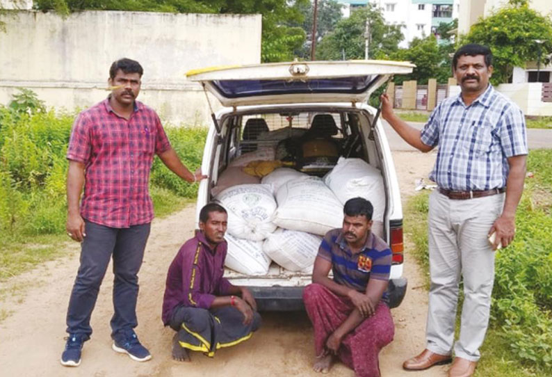 நெல்லை அருகே கேரளாவுக்கு கடத்த முயன்ற ரே‌‌ஷன் அரிசி பிடிபட்டது 2 பேர் கைது