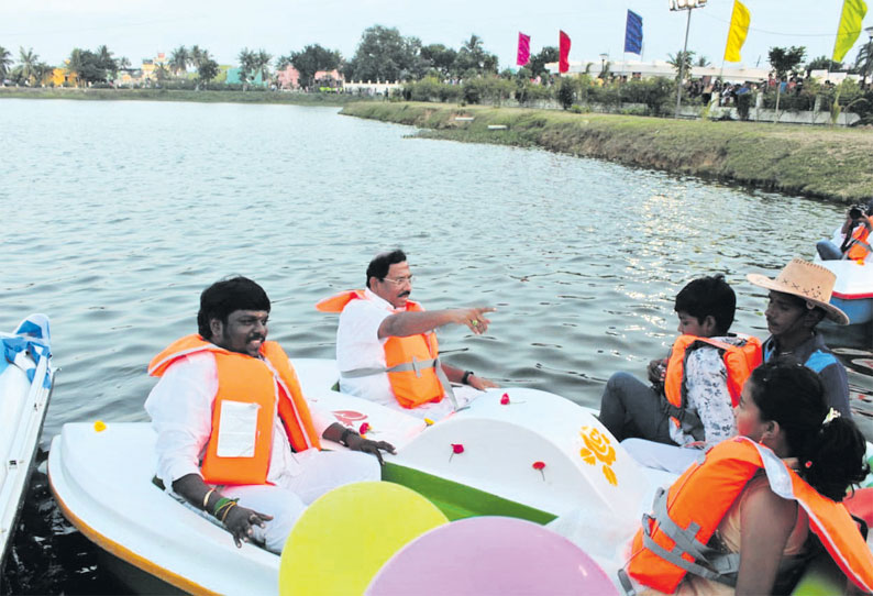 பருத்திப்பட்டு ஏரியில் படகு சவாரி தொடங்கியது - அமைச்சர் பாண்டியராஜன் பங்கேற்பு