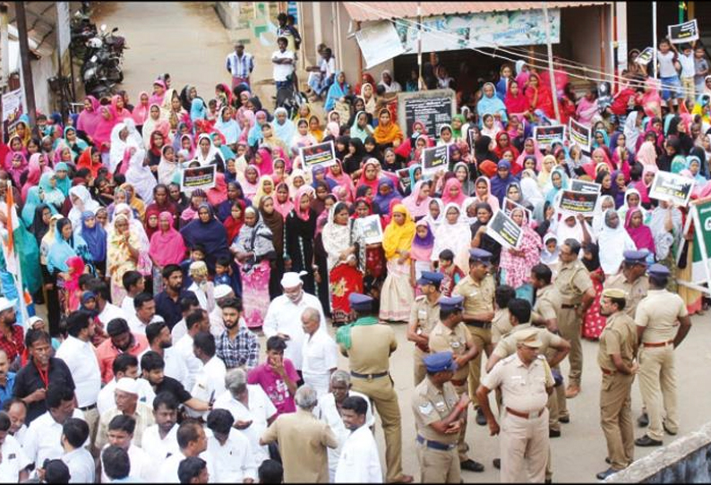 குடியுரிமை திருத்த சட்டத்திற்கு எதிர்ப்பு: அச்சன்புதூரில் முஸ்லிம்கள் ஆர்ப்பாட்டம்