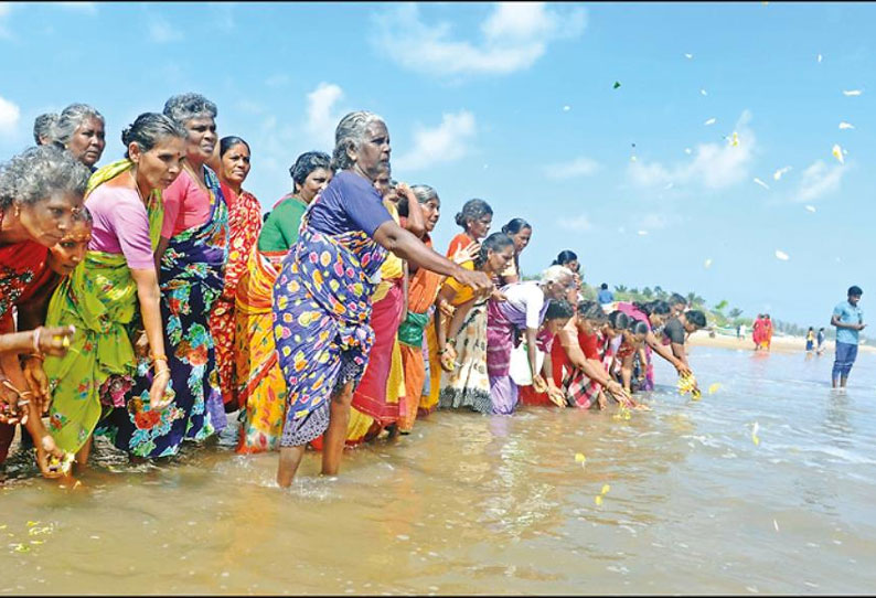 சுனாமி 15-வது ஆண்டு நினைவு தினம் அனுசரிப்பு நாகையில் உயிரிழந்தவர்களுக்கு ஏராளமானோர் கண்ணீர் மல்க அஞ்சலி