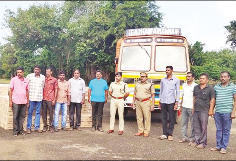 காரைக்காலில் இருந்து நாகைக்கு லாரியில் கடத்தி வரப்பட்ட ரூ.25 லட்சம் மதுபாட்டில்கள் பறிமுதல்