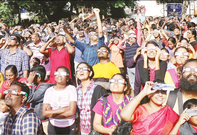 திருச்சி, கரூர், புதுக்கோட்டையில் வானில் வர்ணஜாலம் காட்டிய கங்கண சூரிய கிரகணம்