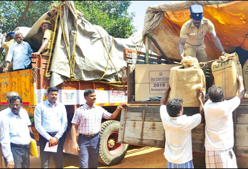 வாக்குச்சாவடி மையங்களுக்கு தேர்தல் பொருட்கள் அனுப்பும் பணி - கலெக்டர் வீரராகவ ராவ் நேரில் ஆய்வு