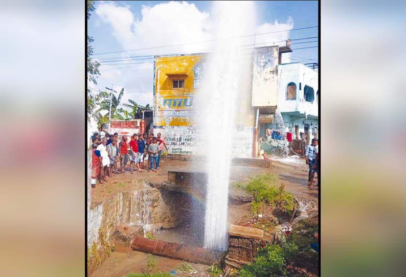 கூட்டுக்குடிநீர் திட்ட குழாயில் உடைப்பு; 20 அடி உயரத்திற்கு பீறிட்டு வெளியேறும் தண்ணீர்