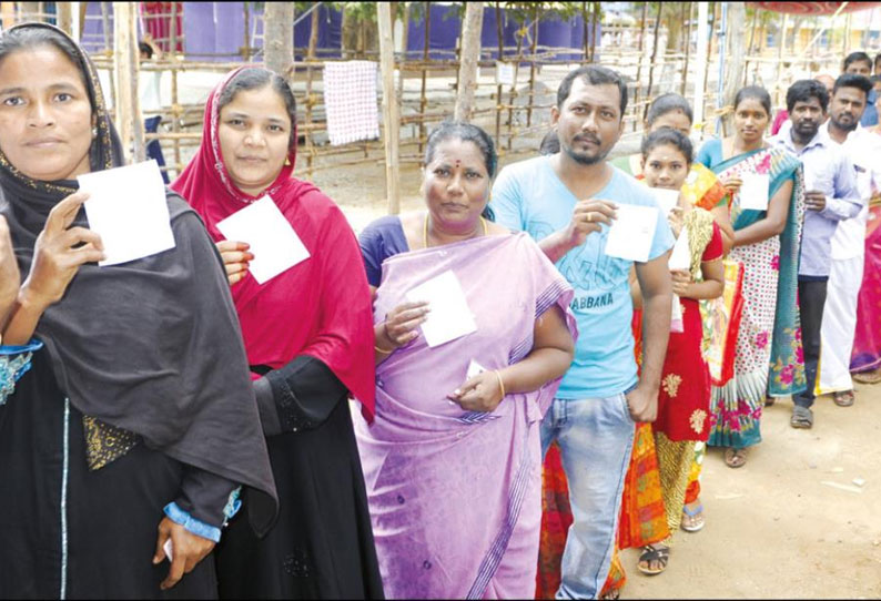 வேப்பந்தட்டை, ஆலத்தூர் ஒன்றியங்களில் உள்ளாட்சி தேர்தலுக்கான 2-ம் கட்ட வாக்குப்பதிவு விறுவிறுப்பாக நடைபெற்றது