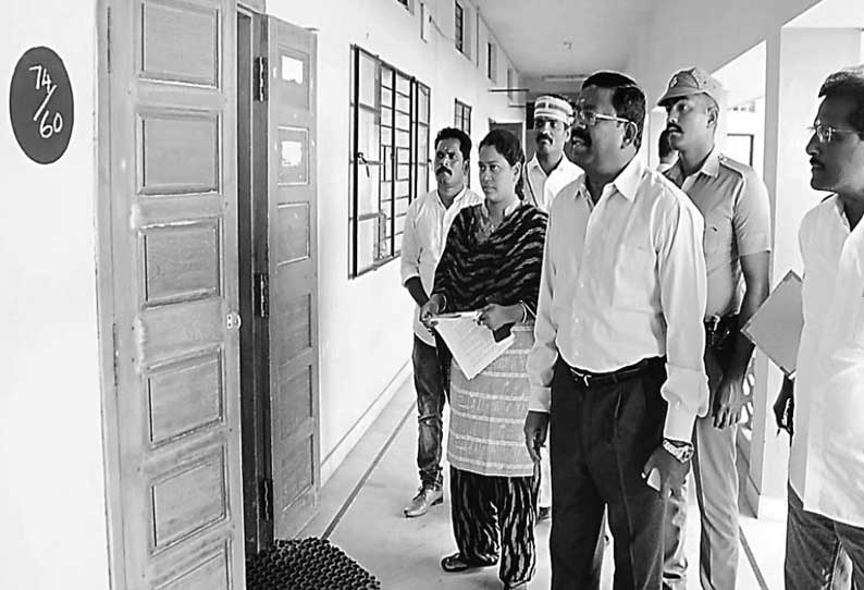 நாடாளுமன்ற தேர்தலை முன்னிட்டு வாக்குச்சாவடி மையங்களை கலெக்டர் ஆய்வு நாடாளுமன்ற தேர்தலை முன்னிட்டு வாக்குச்சாவடி மையங்களை கலெக்டர் ஆய்வு