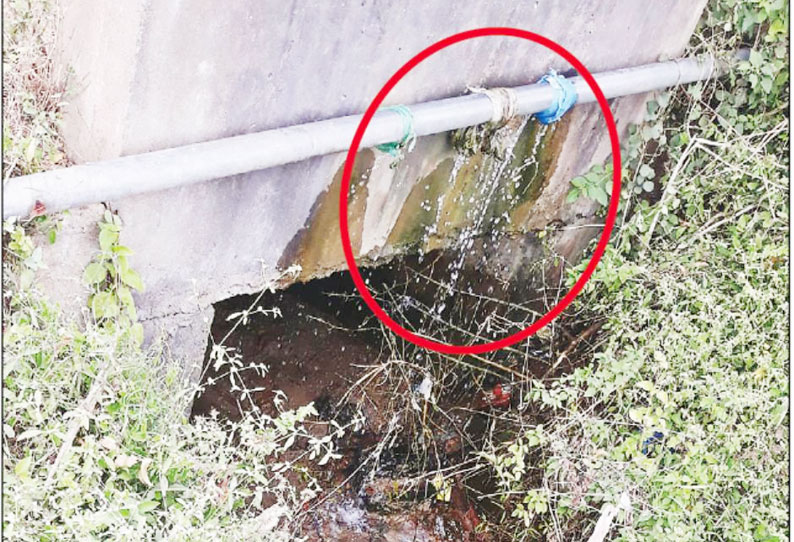 திட்டச்சேரி அருகே குழாய் உடைந்து வீணாகும் குடிநீர் நடவடிக்கை எடுக்க பொதுமக்கள் வலியுறுத்தல் திட்டச்சேரி அருகே குழாய் உடைந்து வீணாகும் குடிநீர் நடவடிக்கை எடுக்க பொதுமக்கள் வலியுறுத்தல்