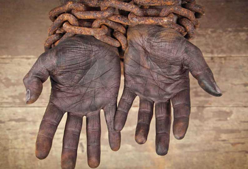 காரியாபட்டி அருகே கொத்தடிமை தொழிலாளர்கள் 3 பேர் மீட்பு குழந்தைகள் நலக்குழுவிடம் ஒப்படைப்பு