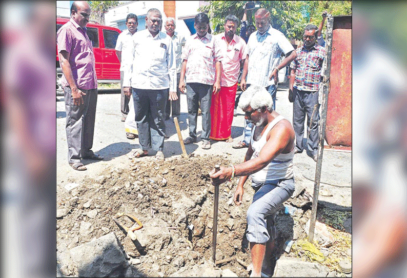 எருமாபாளையம் அரசு போக்குவரத்து கழக பணிமனை ரூ.40 லட்சம் வரிபாக்கி குடிநீர் இணைப்பை துண்டிக்க மாநகராட்சி அதிகாரிகள் சென்றதால் பரபரப்பு