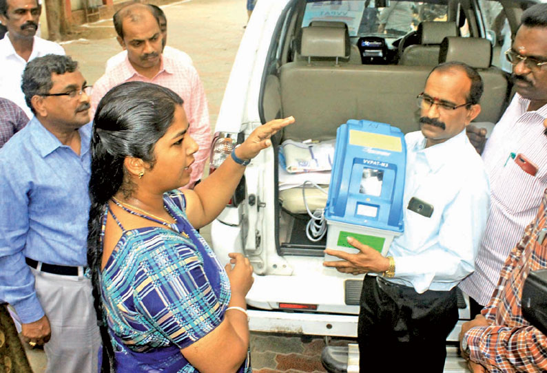 நெல்லையில் வாக்குப்பதிவு எந்திரம் குறித்த விழிப்புணர்வு வாகன பிரசாரம் கலெக்டர் ஷில்பா தொடங்கி வைத்தார்