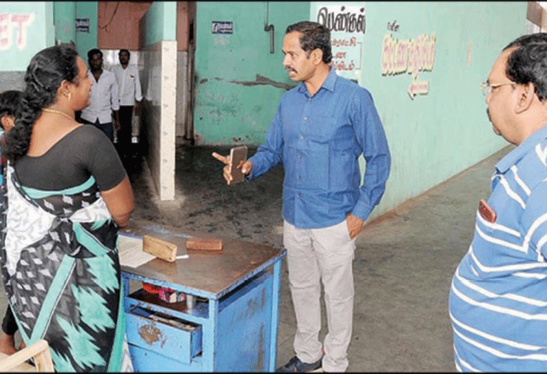 அதிக கட்டணம் வசூல்: சுகாதார வளாக ஒப்பந்ததாரருக்கு ரூ.1 லட்சம் அபராதம் கிருஷ்ணகிரி கலெக்டர் நடவடிக்கை