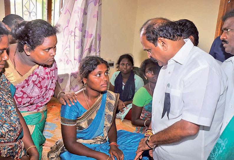 வீரமரணம் அடைந்த சுப்பிரமணியனின் குடும்பத்தினருக்கு அமைச்சர் கடம்பூர் ராஜூ ஆறுதல்