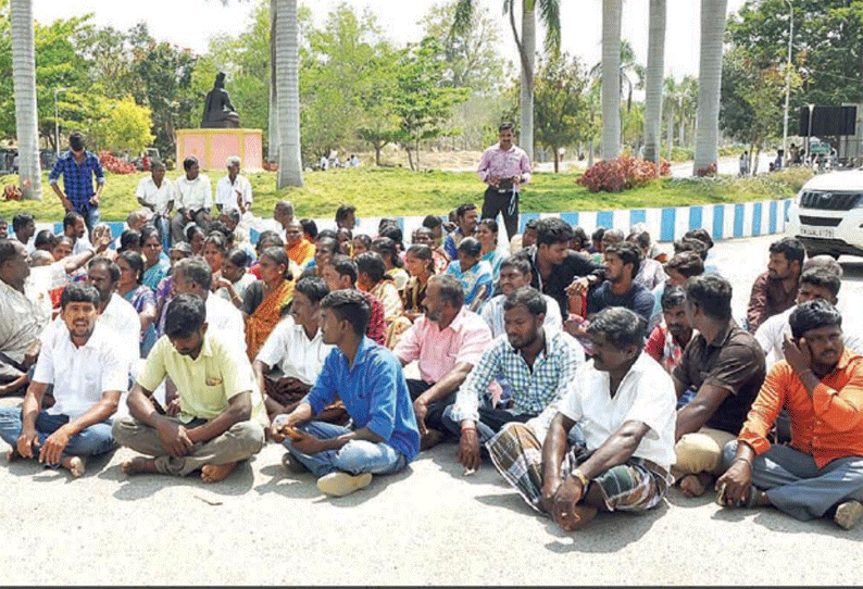 டாஸ்மாக் கடையை அகற்றக்கோரி கலெக்டர் அலுவலகத்தில் பொதுமக்கள் தர்ணா