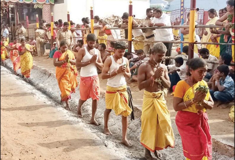 திருச்செங்கோடு சின்ன ஓங்காளியம்மன் கோவிலில் மாசி குண்டம் திருவிழா ஏராளமான பக்தர்கள் தீ மிதித்து நேர்த்திக்கடன் செலுத்தினர்