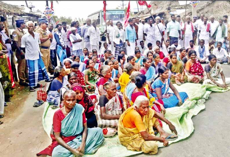 புயல் நிவாரணம் வழங்கக்கோரி மார்க்சிஸ்ட் கம்யூனிஸ்டு கட்சியினர் சாலை மறியல்