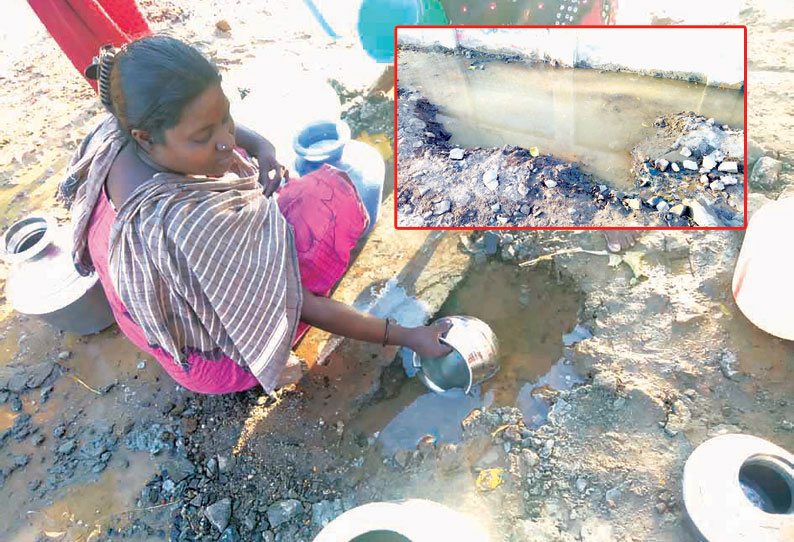 சேறும்-சகதியுமான தண்ணீரை வடிகட்டி குடிக்கும் பொதுமக்கள் துறையூர் நகராட்சி 19-வது வார்டில் தான் இந்த அவலம்