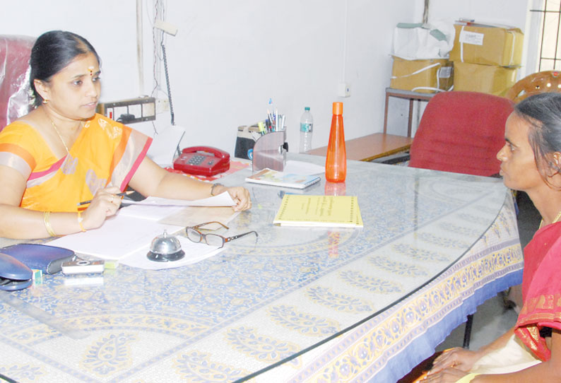 பெரம்பலூரில் அங்கன்வாடி உதவியாளர் பணிகளுக்கான நேர்காணல் 34 காலி இடங்களுக்கு 576 பெண்கள் வந்திருந்தனர்
