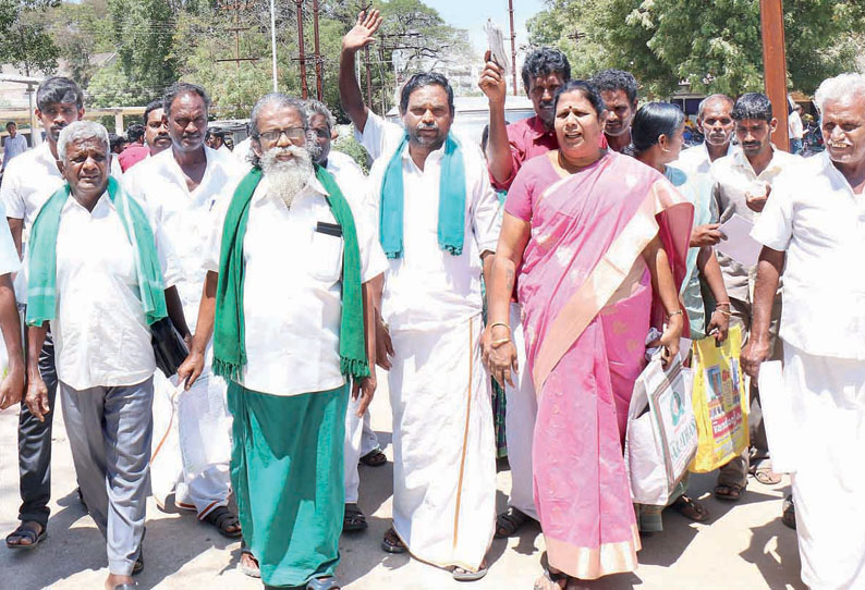 கோடைகாலத்தில் தண்ணீர் இன்றி கருகும் கரும்பு, வாழையை காப்பாற்ற மாற்று நடவடிக்கை கலெக்டரிடம் மனு