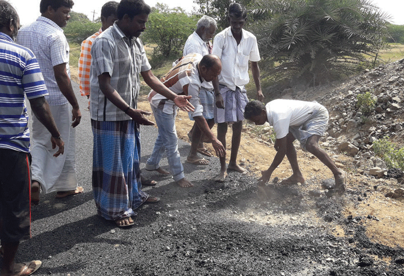 தரமற்ற முறையில் போடப்பட்ட தார்சாலை பணிகளை தடுத்து நிறுத்திய பொதுமக்கள் அதிகாரிகளுடன் வாக்குவாதம்