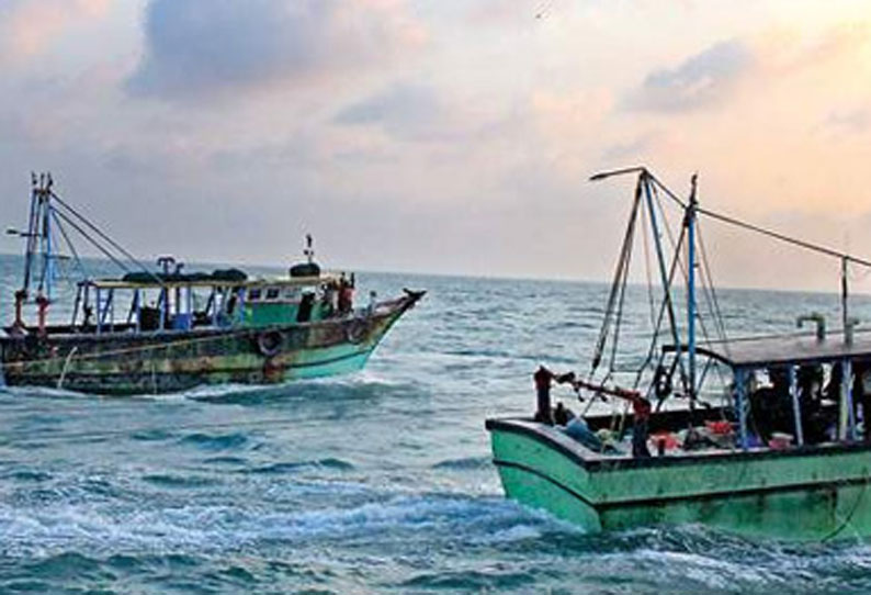 கோடியக்கரை அருகே மீன்பிடித்து கொண்டிருந்த நாகை மீனவர்களின் வலைகளை பறித்து சென்ற இலங்கை மீனவர்கள்