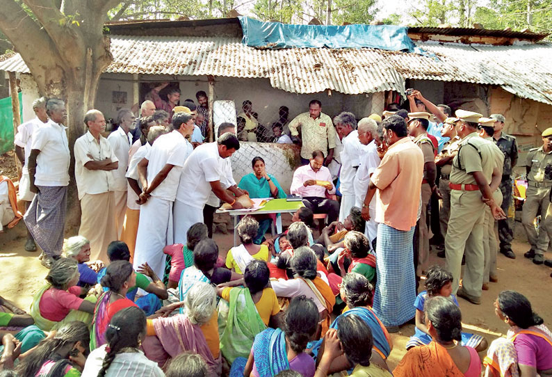 வனப்பகுதியில் இருந்து வெளியேற்ற நடவடிக்கை: மலைக்கிராம மக்களிடம் கலெக்டர் கருத்து கேட்பு