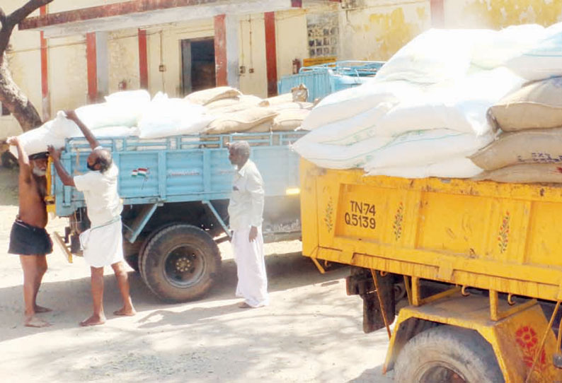 நாகர்கோவில் குடோனில் இருந்து பொங்கல் பொருட்களை ரேஷன் கடைகளுக்கு அனுப்பும் பணி தீவிரம்