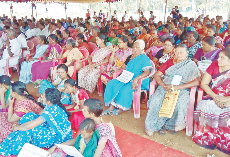 8 வழிச்சாலை திட்டத்தை கைவிடக்கோரி சேலத்தில் விவசாயிகள் குடும்பத்துடன் உண்ணாவிரதம்