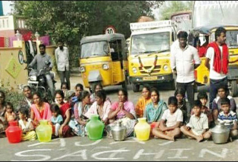 அரக்கோணம் அருகே குடிநீர் கேட்டு காலி குடங்களுடன் பொதுமக்கள் சாலை மறியல் - போக்குவரத்து பாதிப்பு