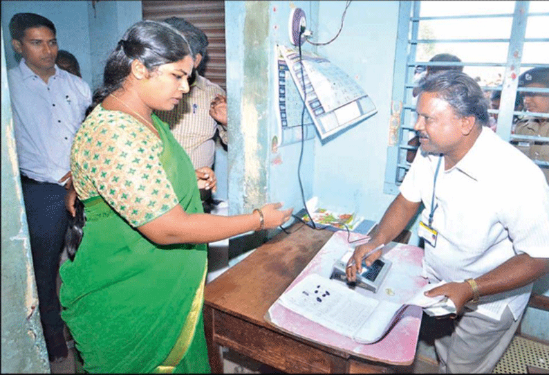 பொங்கல் பரிசு பொருட்கள் முறையாக வழங்கப்படுகிறதா? ரேஷன் கடைகளில் கலெக்டர் ஷில்பா ஆய்வு