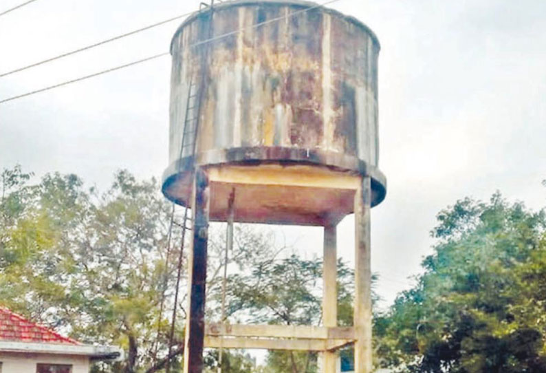 கீழ்வேளூர் அருகே பழுதடைந்த மேல்நிலை நீர்த்தேக்க தொட்டியை அகற்ற வேண்டும் பொதுமக்கள் கோரிக்கை