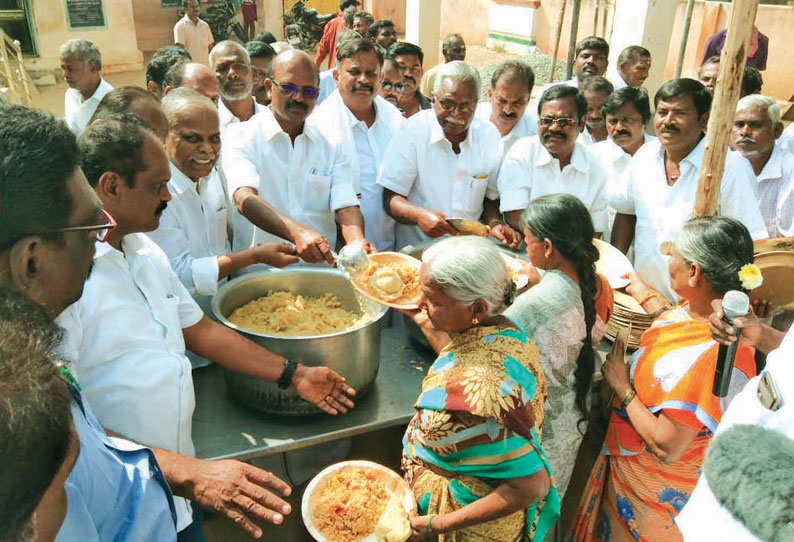 ராசிபுரம், சிங்களாந்தபுரத்தில் அ.ம.மு.க. சார்பில் எம்.ஜி.ஆர். பிறந்தநாள் விழா கொண்டாட்டம்