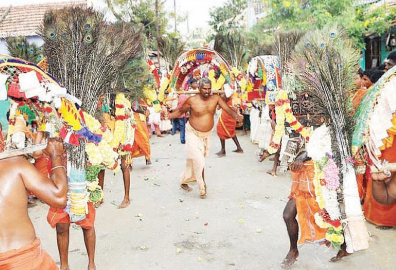 எடப்பாடியில் தைப்பூச காவடிகள் ஊர்வலம்