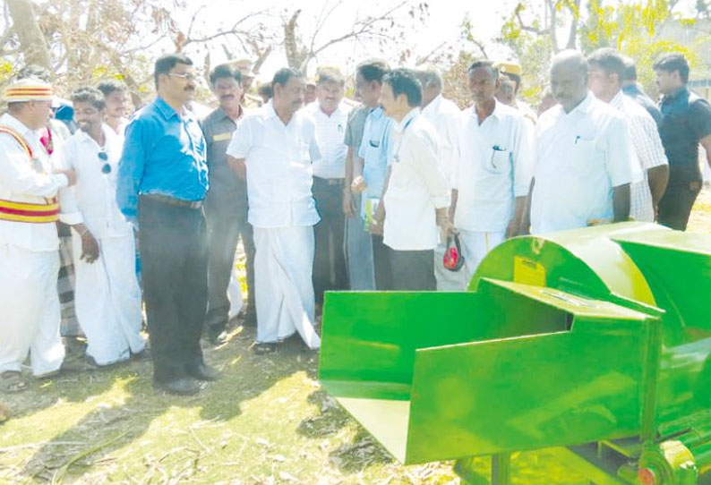 வேதாரண்யம் அருகே புயலால் சாய்ந்த மரங்களை நவீன கருவி மூலம் தூளாக்கும் பணி அமைச்சர் பார்வையிட்டார்