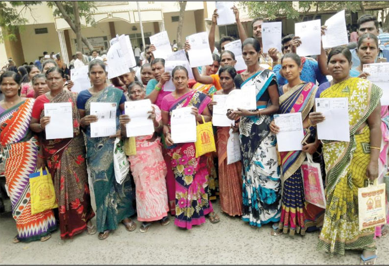 குறைதீர்வு நாள் கூட்டத்தில் இலவச வீடு கேட்டு பொதுமக்கள் கோரிக்கை மனு