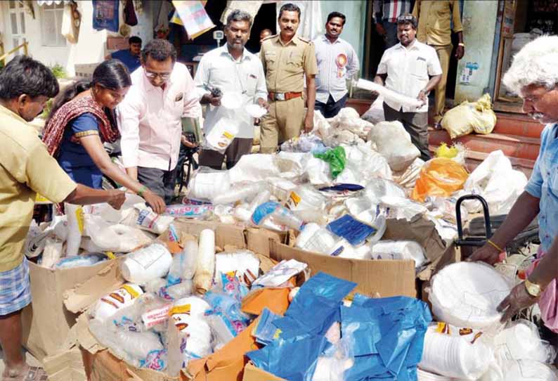 சுரங்கப்பாதை, மொட்டை மாடியில் பதுக்கல் 1 டன் பிளாஸ்டிக் பொருட்கள் பறிமுதல்