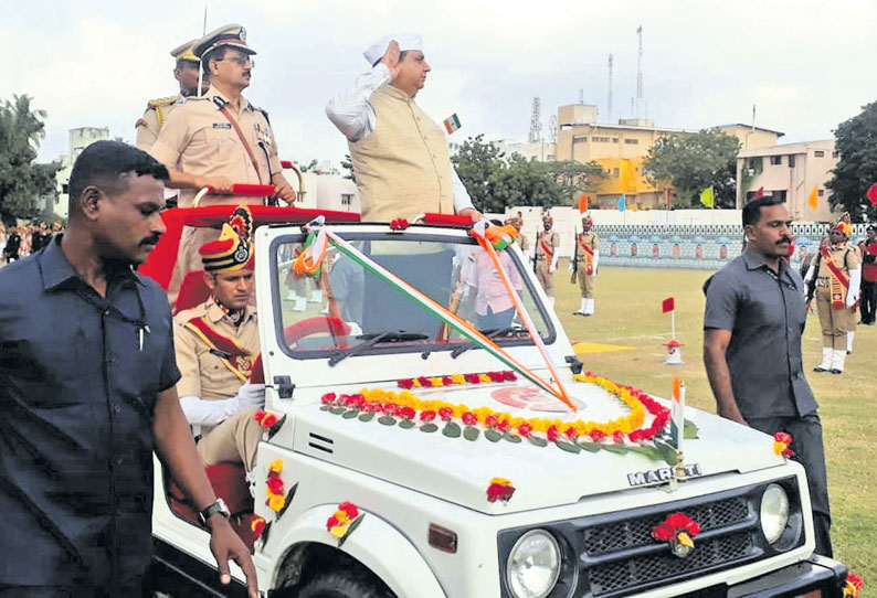 தெற்கு ரெயில்வேயின் வருவாய் அதிகரிப்பு குடியரசு தின நிகழ்ச்சியில் பொது மேலாளர் தகவல்