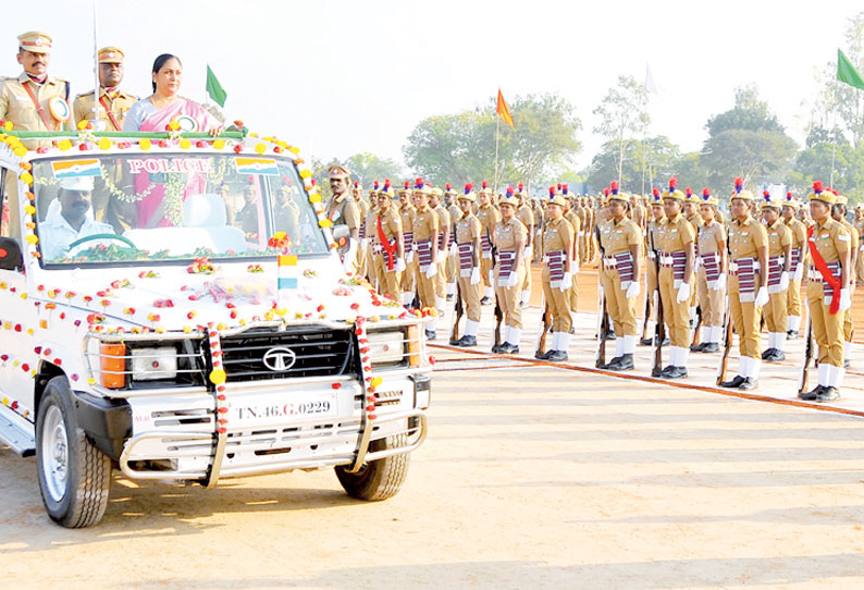 அரியலூரில் குடியரசு தின விழா: கலெக்டர் விஜயலட்சுமி தேசிய கொடியை ஏற்றினார்