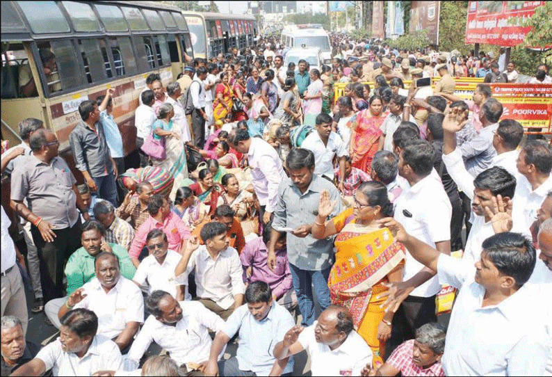 வேலை நிறுத்த போராட்டம் நீடிப்பு அரசு ஊழியர்கள், ஆசிரியர்கள் சாலைமறியல்; 1,530 பேர் கைது