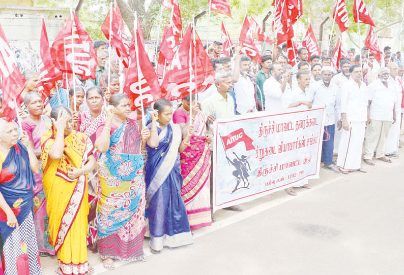 வாழ்வாதாரத்தை பாதுகாக்கக்கோரி தரைக்கடை வியாபாரிகள் ஆர்ப்பாட்டம்