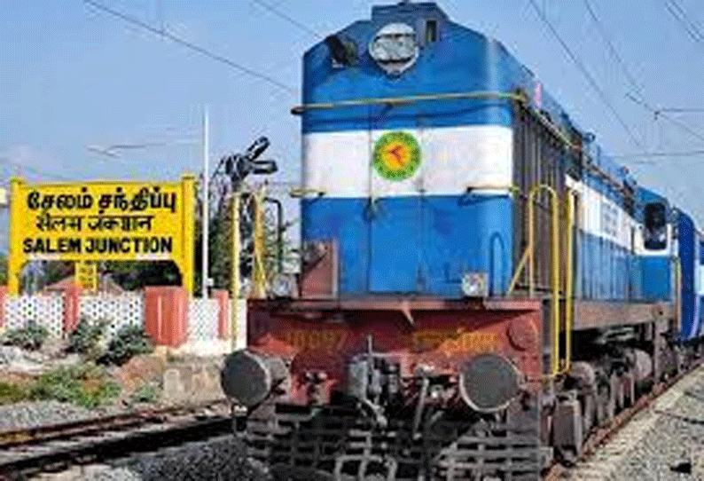 சேலம் கோட்டத்தில் அதிகாரிகள் சோதனை: ரெயில்களில் ஓசி பயணம் செய்த 4,464 பேர் சிக்கினர் ரூ.18¾ லட்சம் அபராதம் வசூல் சேலம் கோட்டத்தில் அதிகாரிகள் சோதனை: ரெயில்களில் ஓசி பயணம் செய்த 4,464 பேர் சிக்கினர் ரூ.18¾ லட்சம் அபராதம் வசூல்