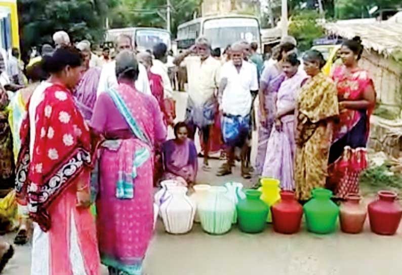 மடத்துக்குளம் அருகே குடிநீர் கேட்டு பொதுமக்கள் சாலை மறியல்