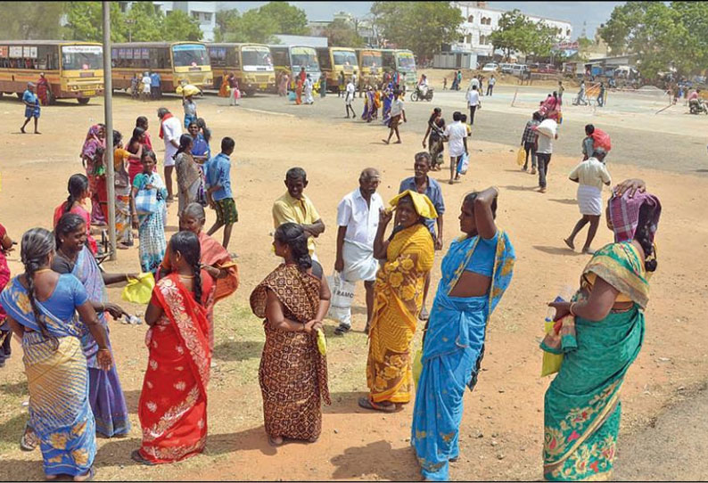 தூத்துக்குடி தற்காலிக பஸ் நிலையத்தில் நிழற்குடை இன்றி மக்கள் அவதி