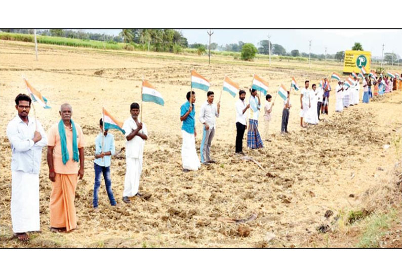 வாசுதேவநல்லூர் அருகே நான்கு வழிச்சாலைக்கு எதிர்ப்பு தெரிவித்து விவசாயிகள் மனிதசங்கிலி