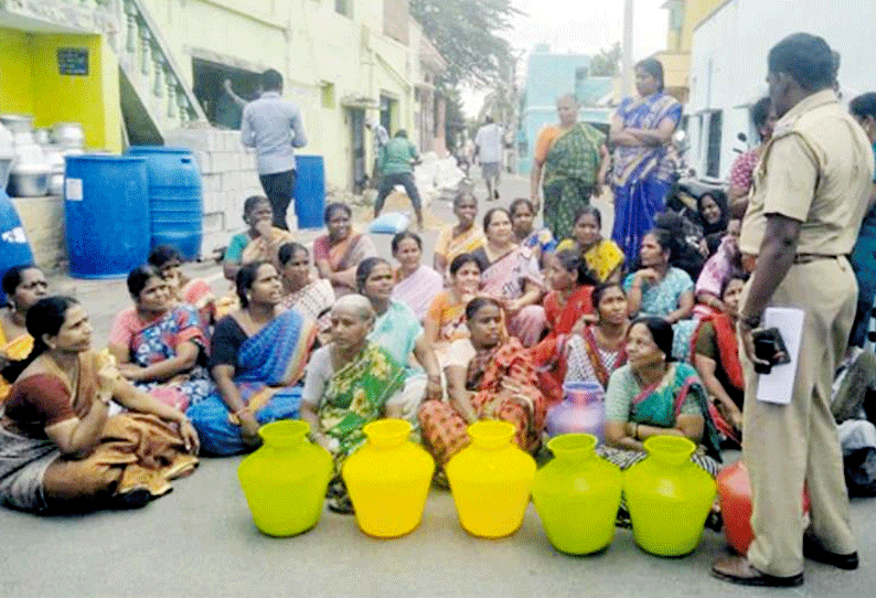 சோளிங்கர், ஜோலார்பேட்டை பகுதியில் குடிநீர் கேட்டு பொதுமக்கள் சாலை மறியல்