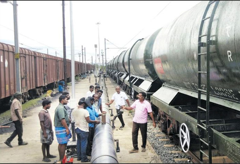 சென்னைக்கு குடிநீர் கொண்டு செல்ல ராஜஸ்தானில் இருந்து 50 வேகன்கள் கொண்ட ரெயில் - ஜோலார்பேட்டை வந்தடைந்தது