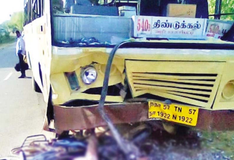 சாணார்பட்டி அருகே, பஸ் மீது மோட்டார்சைக்கிள் மோதி 2 பேர் பலி