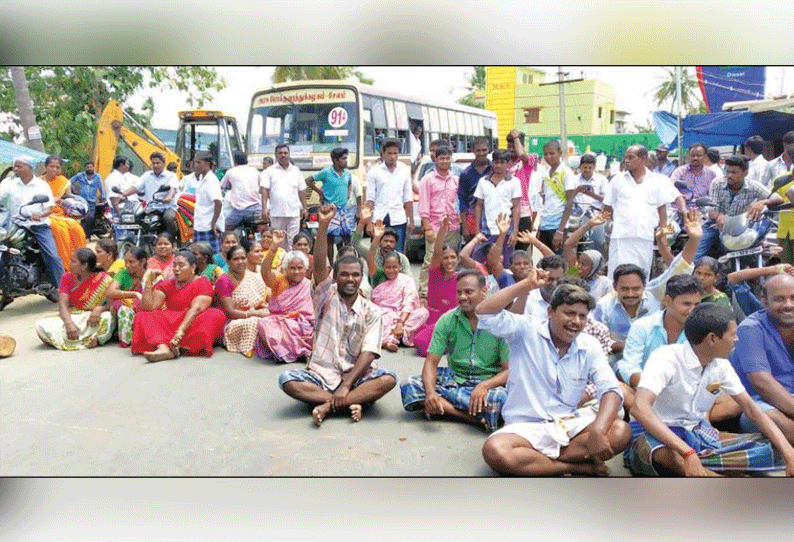 இடங்கணசாலையில் அரசு மதுக்கடை அமைக்க எதிர்ப்பு; பொதுமக்கள் சாலைமறியல்