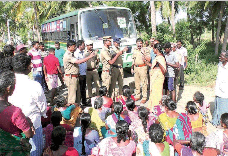 மேட்டூர் அருகே கிராம மக்கள் சாலை மறியல்